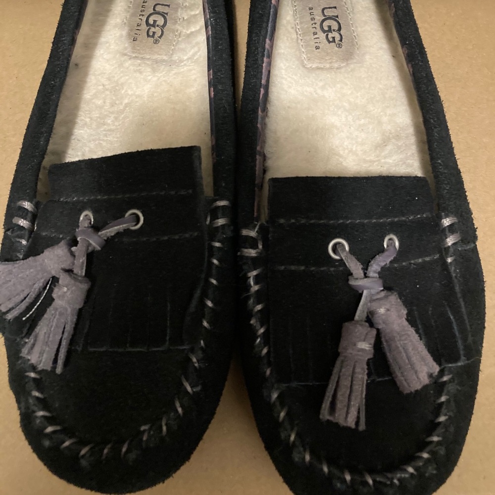 Ugg’s Slippers Size 7